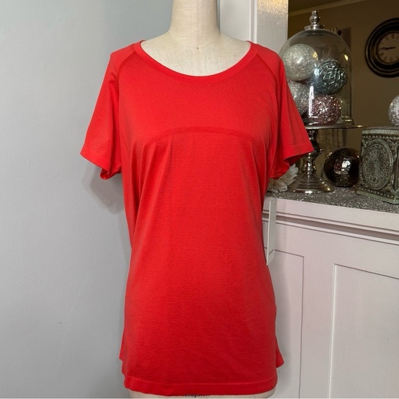 Lululemon Swiftly Tech 2.0 Short Sleeve Short Womens Size 16 Love Red NWT - Picture 3 of 11